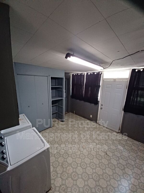 Building Photo - 4227 SW Drury Ln