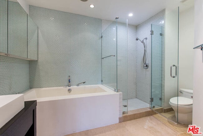 Building Photo - 15500 Sunset Blvd