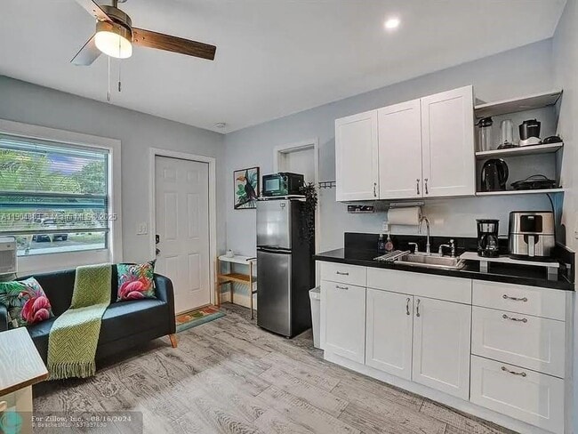 Primary Photo - 1500 NE 4th St