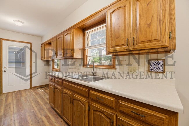 Building Photo - 656 S Whittier St