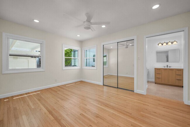 Building Photo - Stunning remodeled home in Silverlake!!