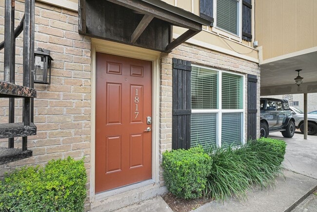 Building Photo - 1817 Commonwealth St