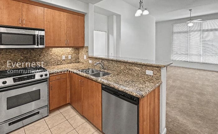 Building Photo - 1101 S Main St