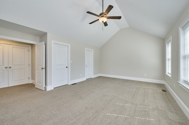 Building Photo - 11 Saratoga Ln