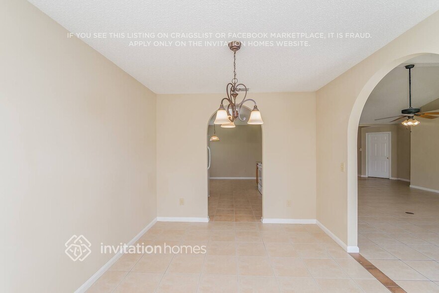 Building Photo - 12180 Silver Saddle Dr