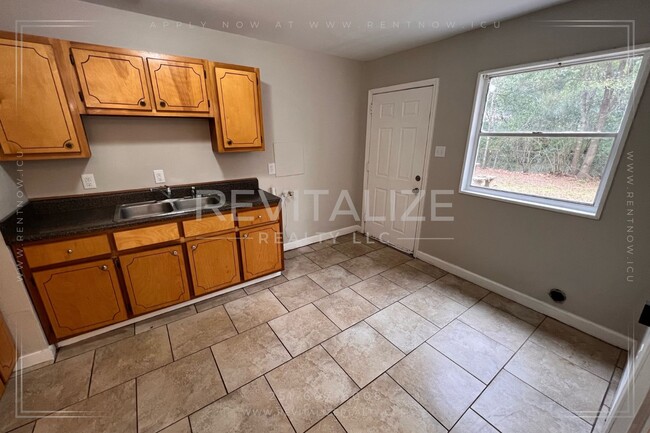 Building Photo - Updated 3 Bedroom/2 Bathroom House in Mobile!