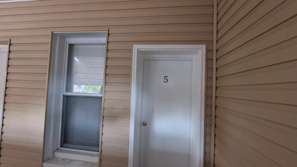 Building Photo - 4646 York Rd