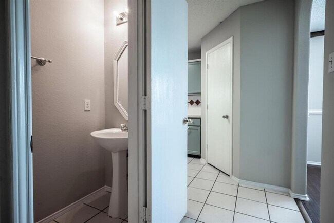 Building Photo - 309 Longshore Dr