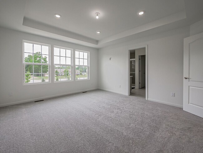 Building Photo - AVAILABLE NOW! Modern Comfort Meets Everyd...
