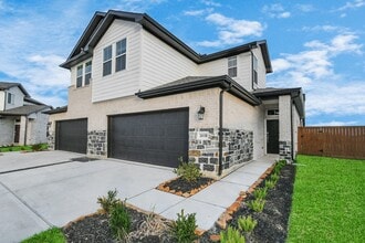 Building Photo - 21003 Bay Vlg Dr