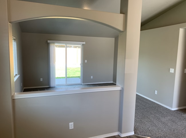 Building Photo - 3 bed, 2 bath Rambler, near Park Orchard. ...