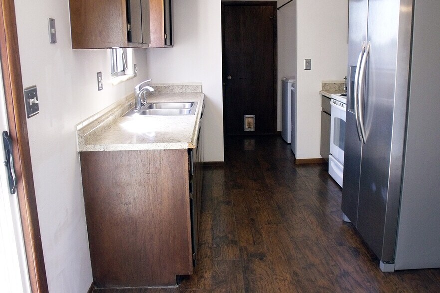 Kitchen - 4482 North Grant Avenue