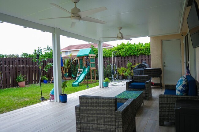 Building Photo - 4250 SW 149th Ct