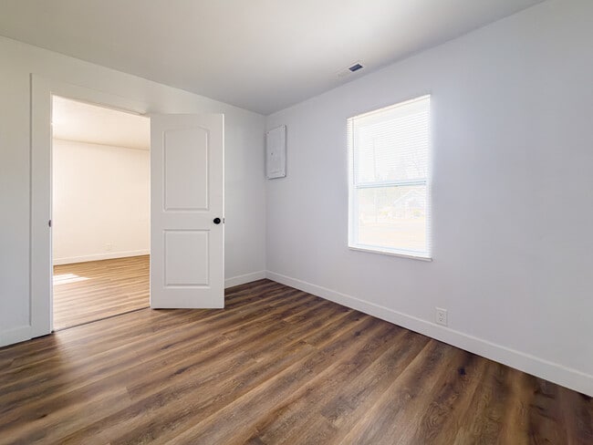 Building Photo - 612 Atwood Ave