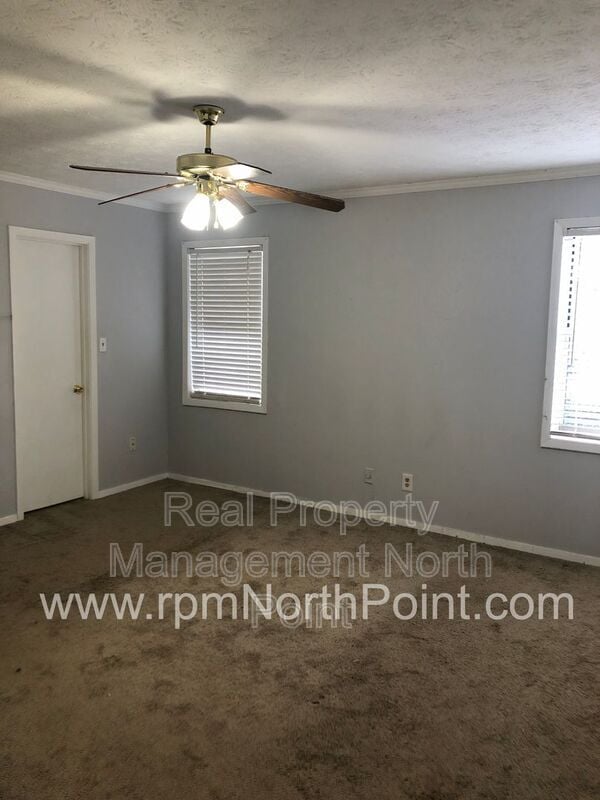 Building Photo - 676 Anderson Walk