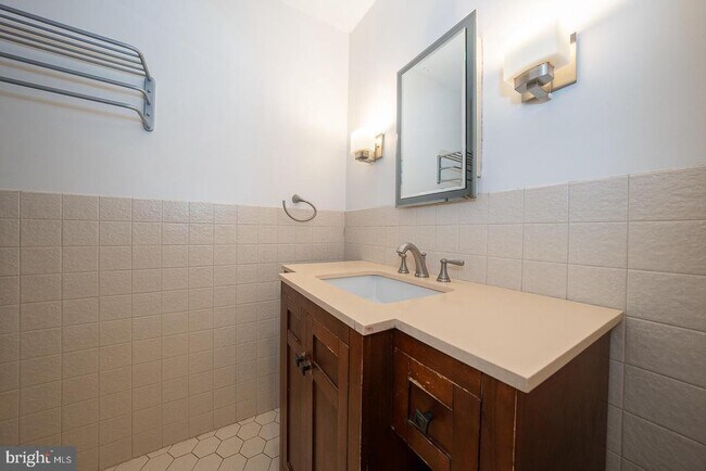 Building Photo - 301 Hanover Ct