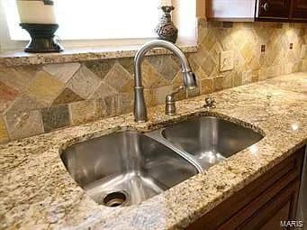 Building Photo - "Charming 3-Bedroom Retreat with 2 Full Baths in Prime Saint Louis Location - 1537 Sq Ft of Comfo...