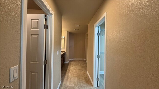 Building Photo - 6451 Parrot Ridge Ct