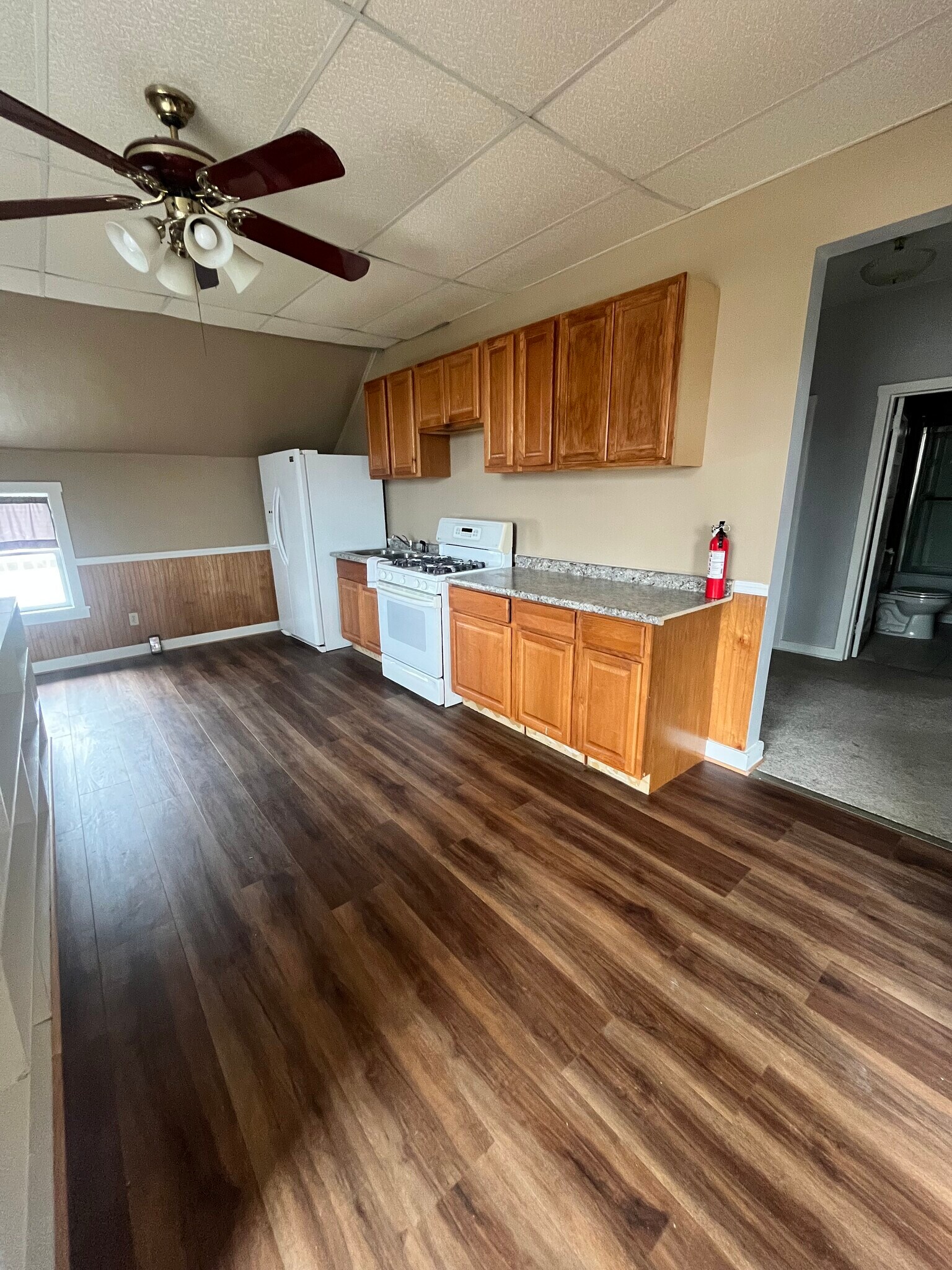 Building Photo - 409 N 5th St