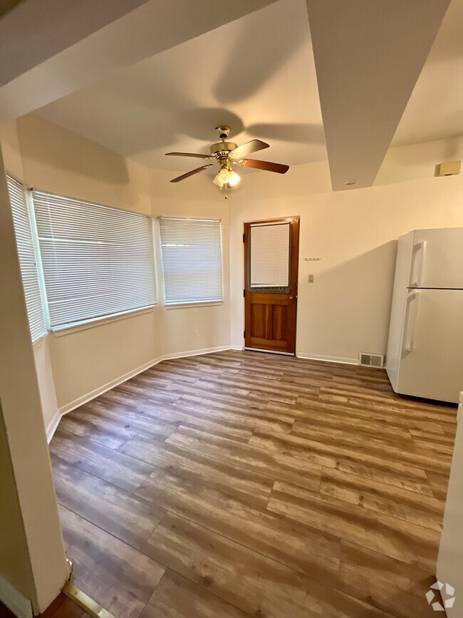 Building Photo - 82 Floral Ave