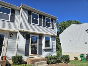 Building Photo - 9432 Lexington Cir