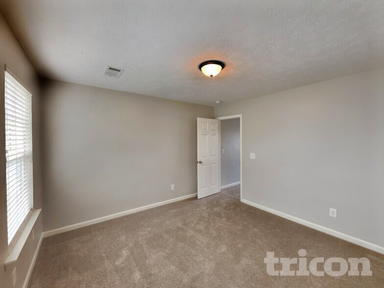 Building Photo - 6429 Sunnywood Dr