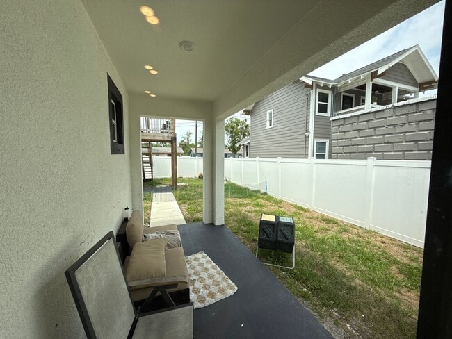 Building Photo - Beautiful 3 bedroom home near Downtown St ...