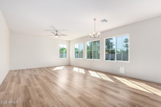 Building Photo - 6556 N 15th Dr