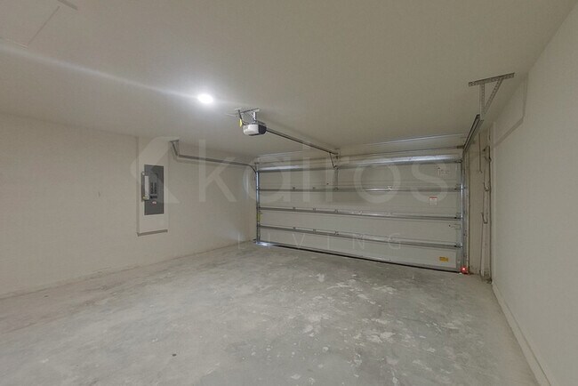 Building Photo - 1190 S San Mateo Dr