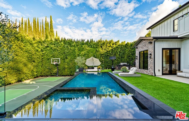 Building Photo - 15645 Woodvale Rd