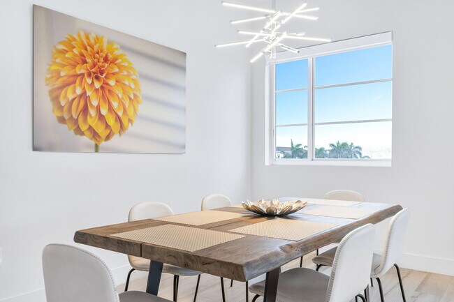 Building Photo - 155 E Boca Raton Rd
