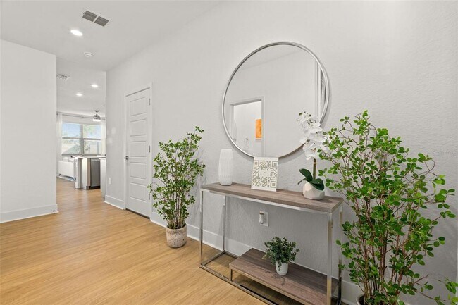 Building Photo - 8037 Gulfstream Ct