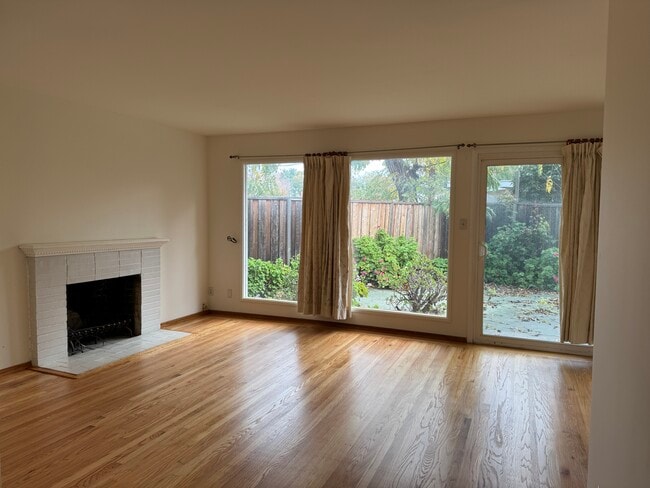 Building Photo - 1105 Plymouth Dr