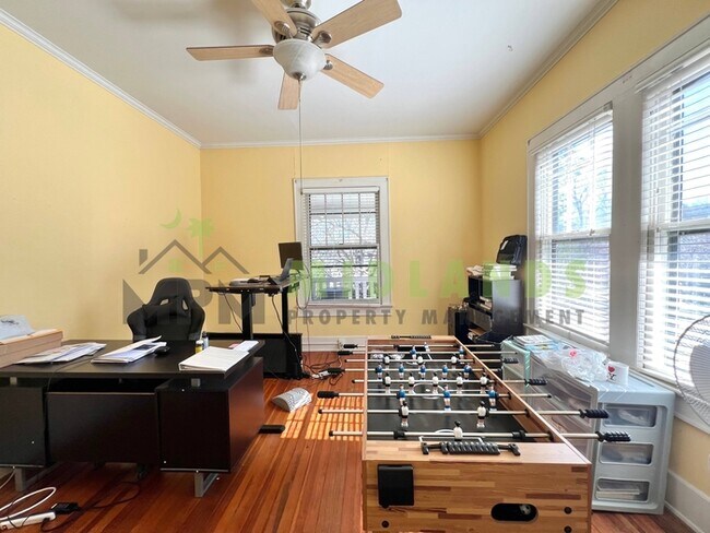 Building Photo - 2417B Clark Street