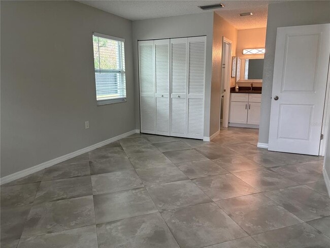 Building Photo - 5839 Erin Ln S