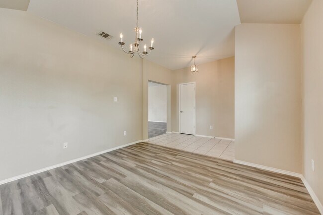 Building Photo - Updated 3-2-2 Ranch in McKamy Evers (North Denton)