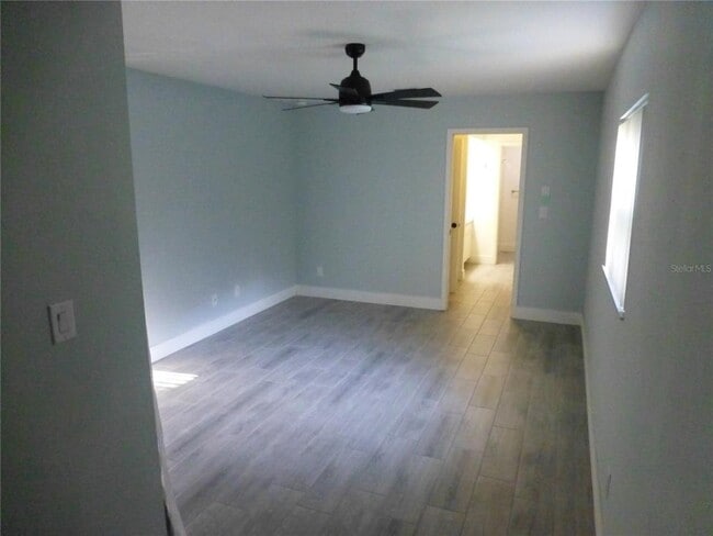 Building Photo - 60 Iris Pl