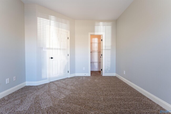 Building Photo - 525 W Mossyleaf Dr SW