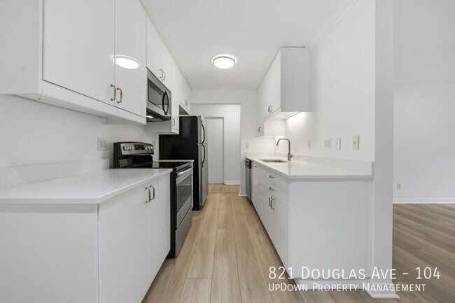 Building Photo - 821 Douglas Ave