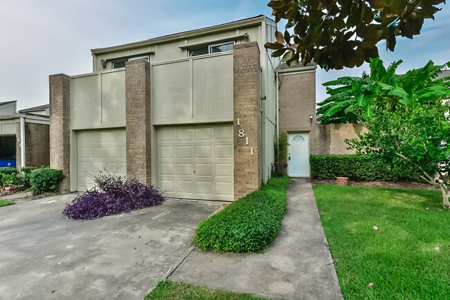 Building Photo - 1811 Veranda Dr