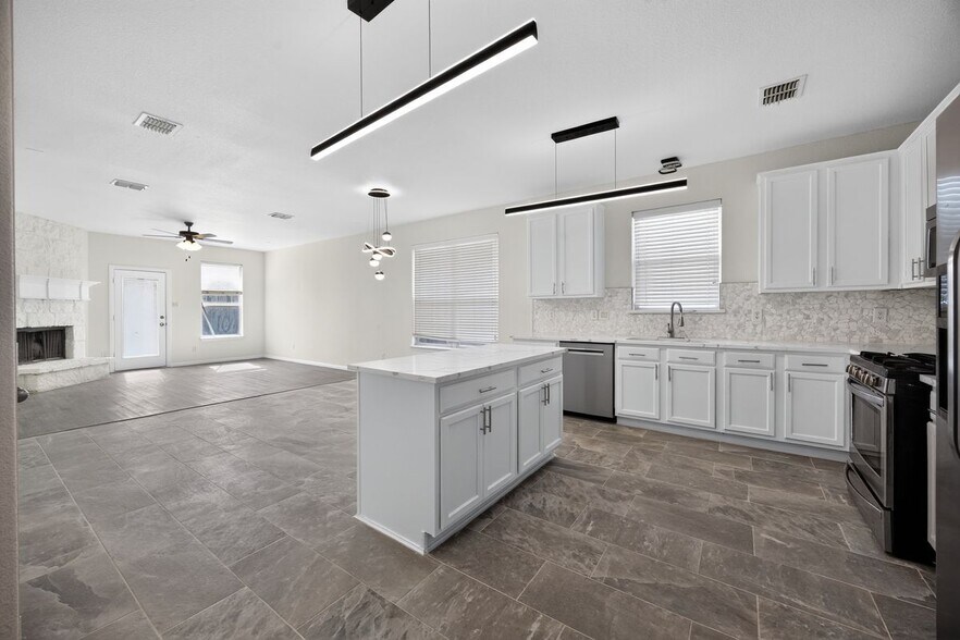 Building Photo - 1521 Stanford Dr
