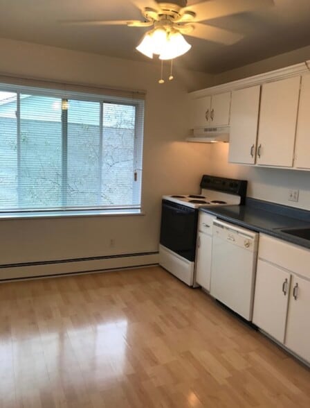 Building Photo - 121 W William St