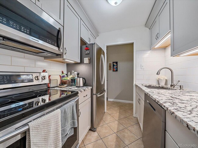 Building Photo - Condo 1Bed 1Bath - Long Realty and Property Management