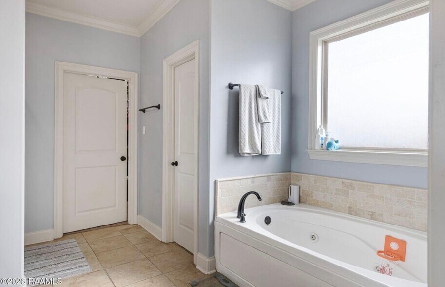 Building Photo - 300 Overbrook Dr