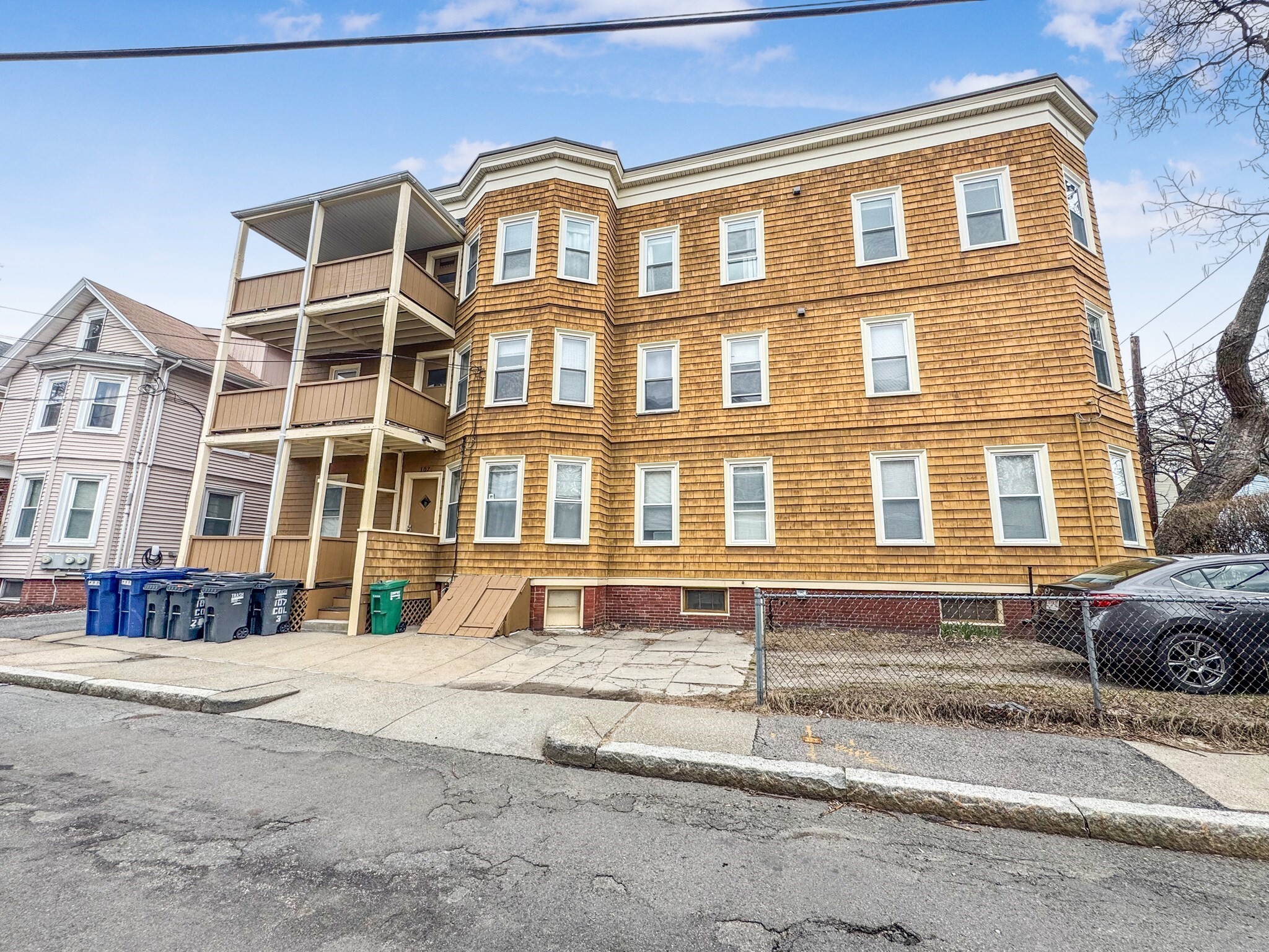Building Photo - 107 Columbia St