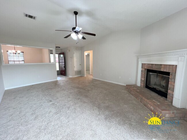 Building Photo - 223 Westview Dr