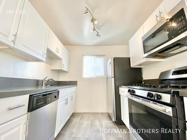 Primary Photo - 1810 N Harvard Blvd