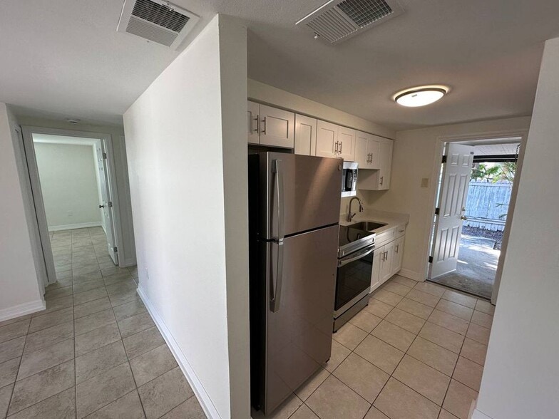 Building Photo - 451 90th Ave N