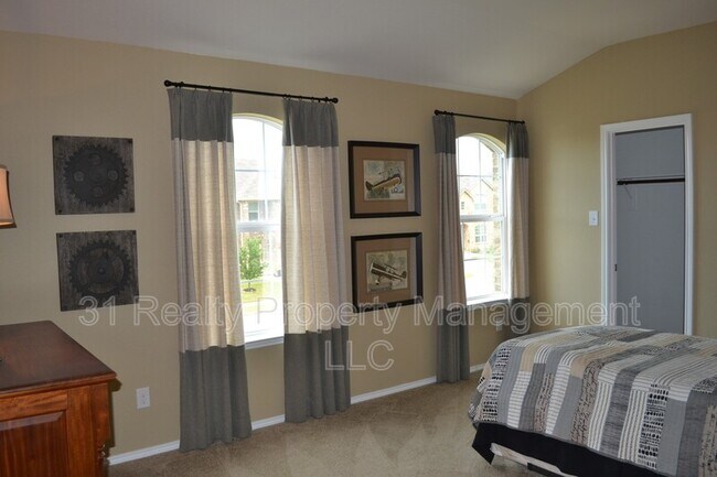 Building Photo - 917 Swan Ridge Dr