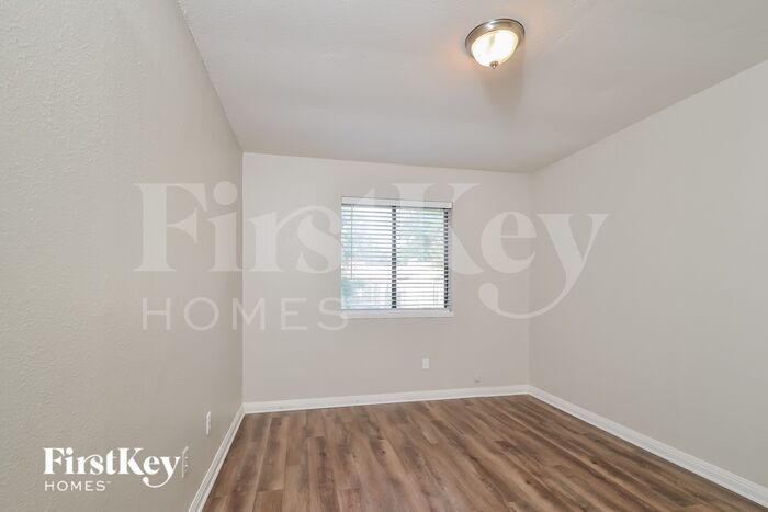 Building Photo - 3004 Charter Oak Dr